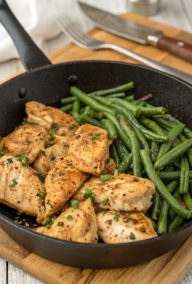 Lemon Garlic Butter Chicken Thighs with Green Beans Skille